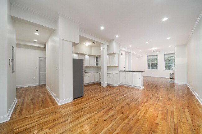 Building Photo - 98 Park Ave