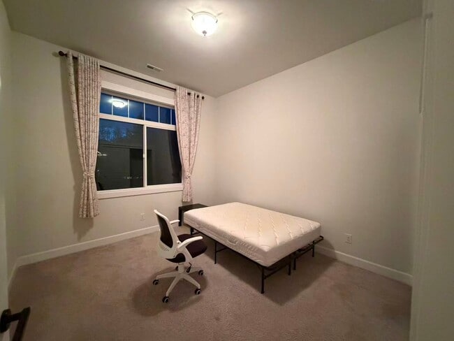 Building Photo - Spacious 5B Home in Desirable Sammamish neighborhood