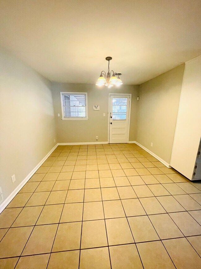 Building Photo - 1104 Fairfax Ct