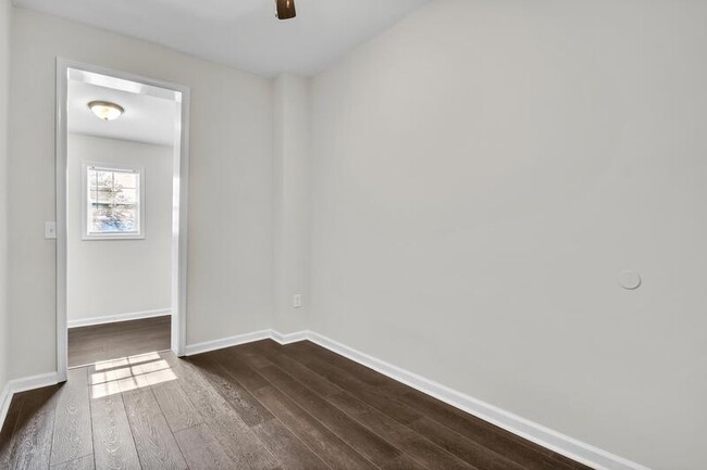 Building Photo - 4029 W Cold Spring Ln