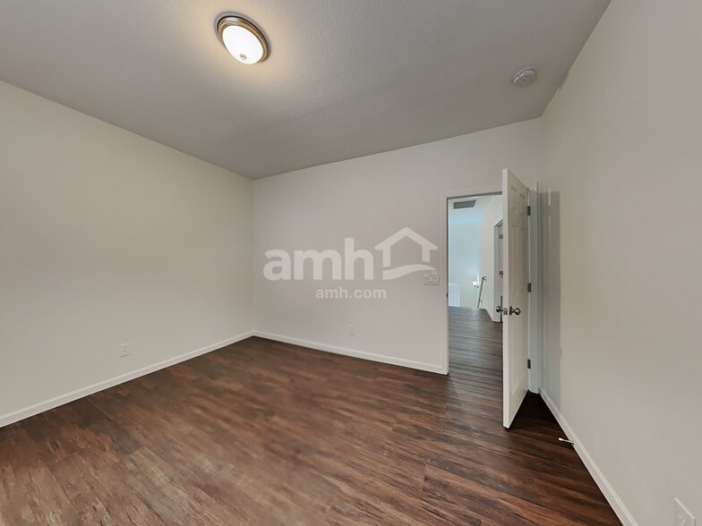 Building Photo - 1212 E Desert Rose Trail