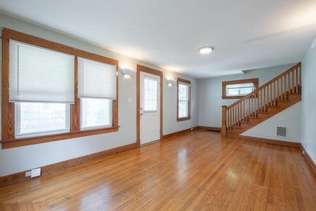 Building Photo - 614 Hoosick St
