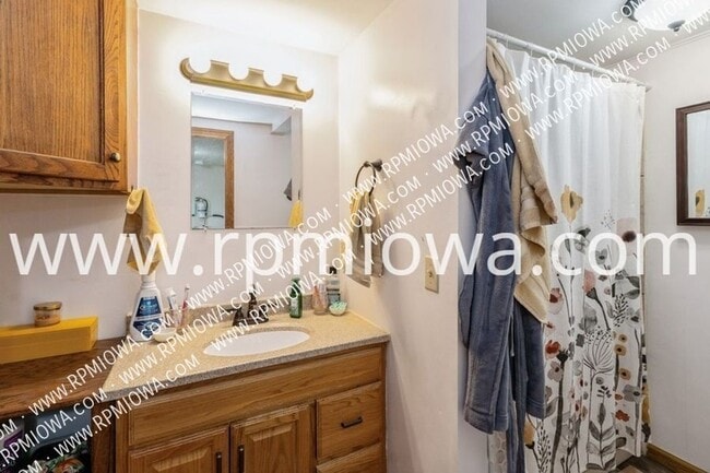 Building Photo - 3309 Tripp St