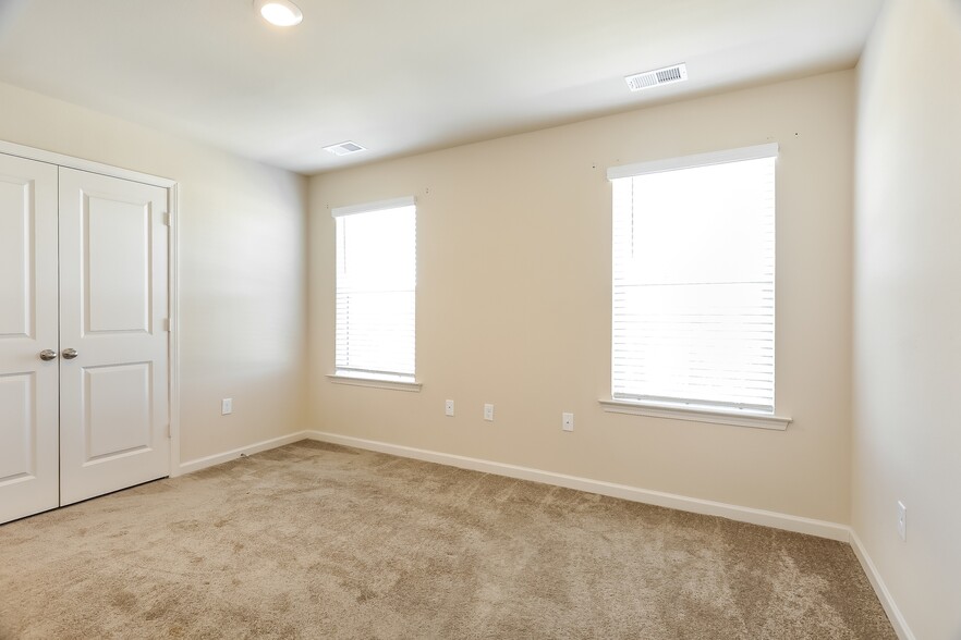 Building Photo - 6310 Rainbow Row