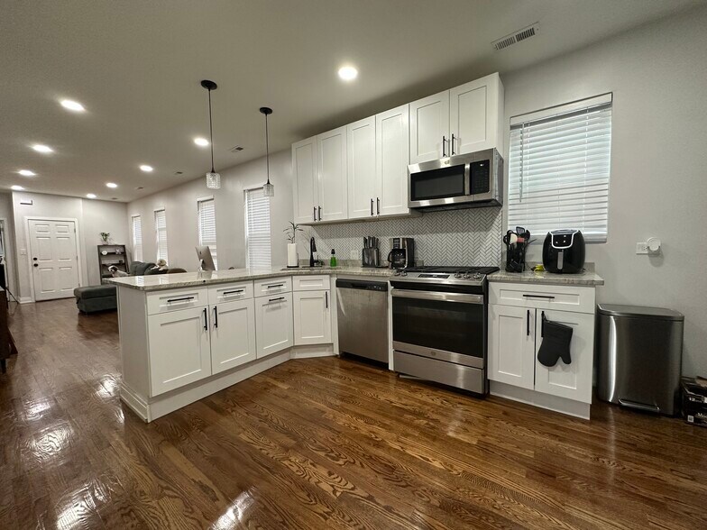 Kitchen - 1908 S May St