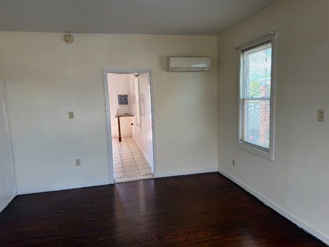 Building Photo - 3031 Hamilton Ave