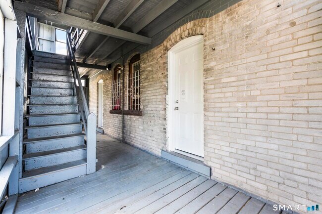 Building Photo - 66 Standish St