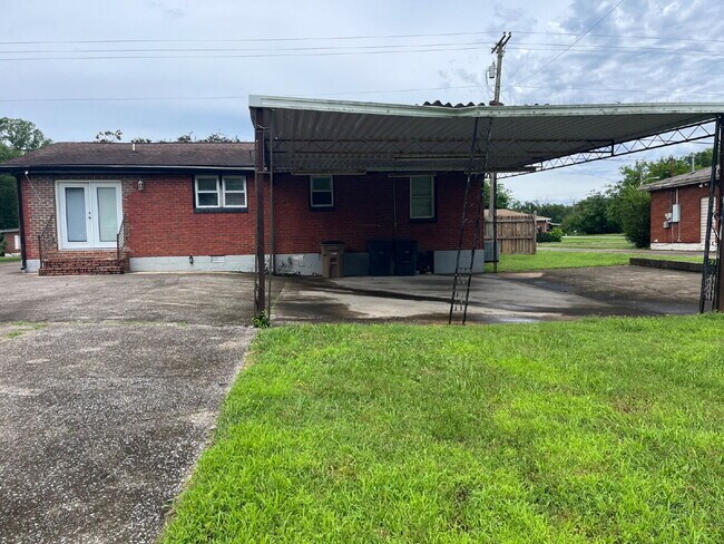 Building Photo - 3311 W Hamilton Ave