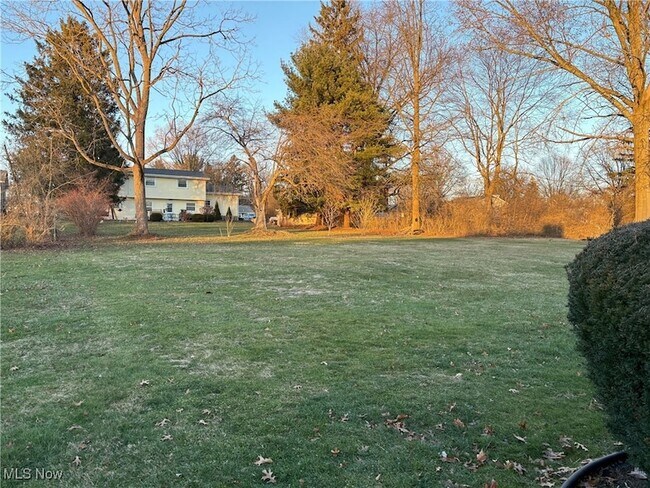 Building Photo - 168 Valley View Dr