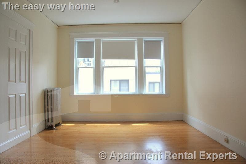 Building Photo - 14 Centre St