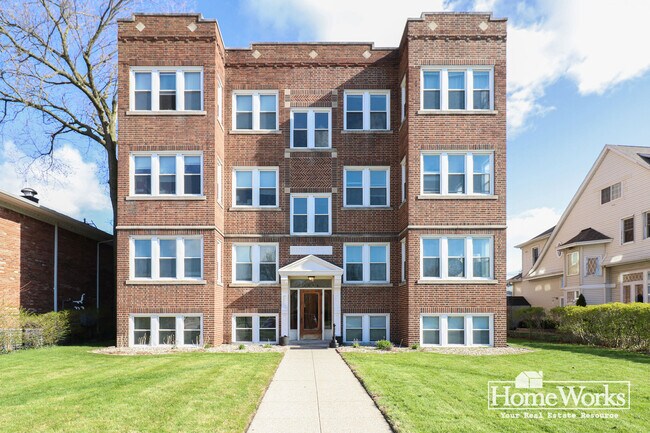 Primary Photo - 1009 E Jefferson Blvd