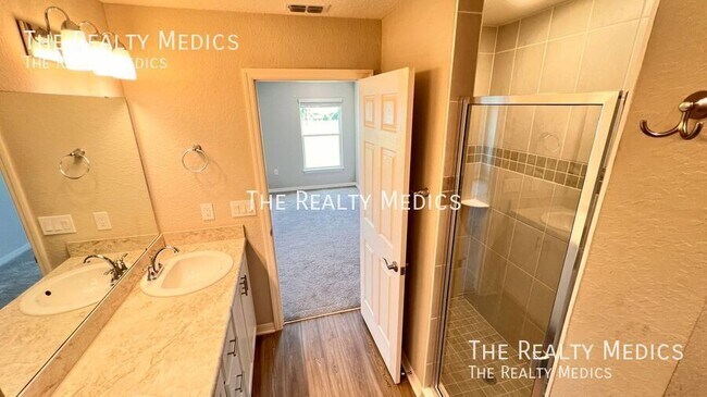 Building Photo - 1097 SILAS St