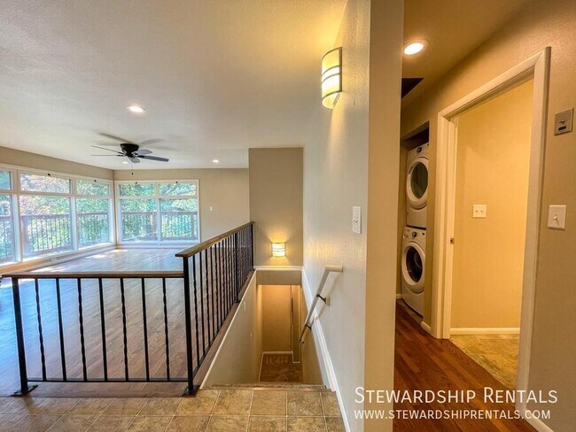 Building Photo - 1800 Sylvan St