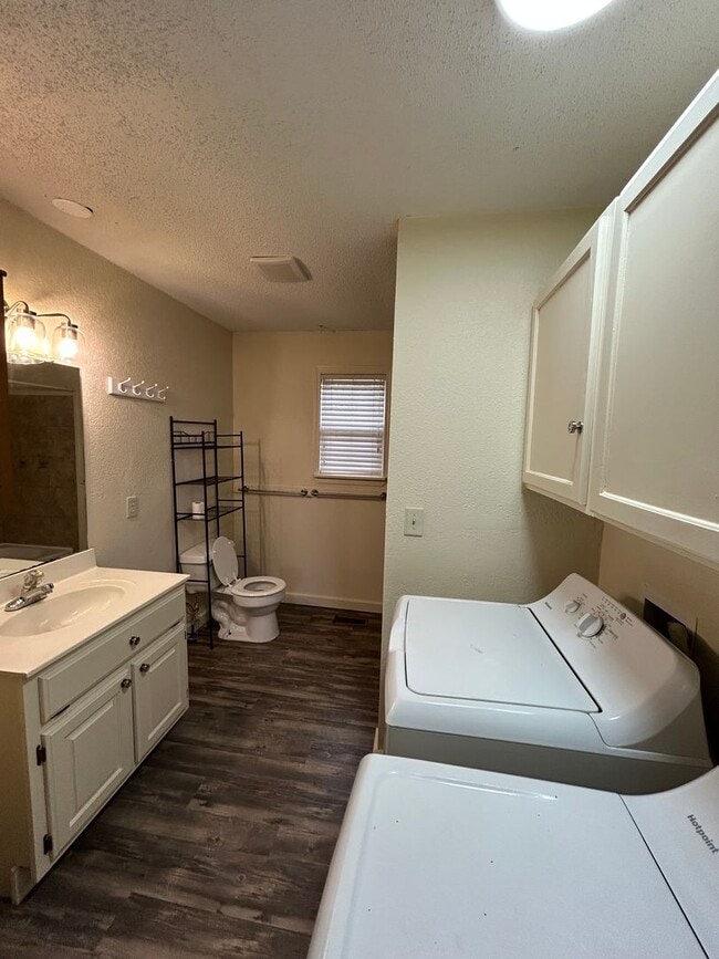 Building Photo - 1551 AR-247