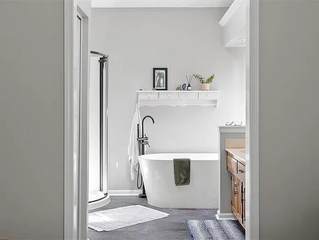 master bath - 8323 W 120th Ter