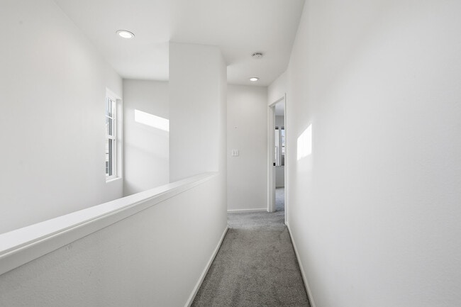 Building Photo - 619 Federal Ave E