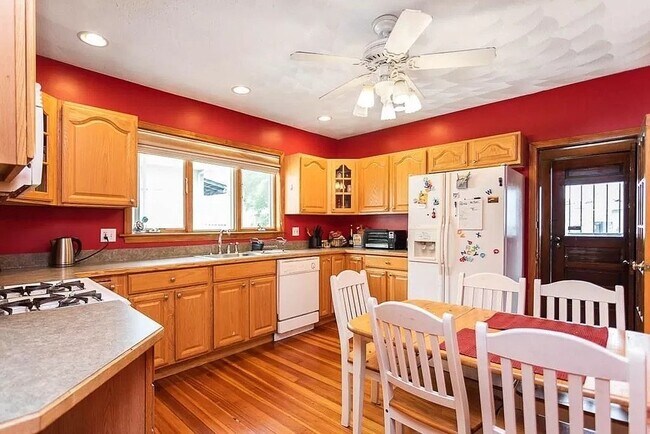 Building Photo - 42 Sunset Rd