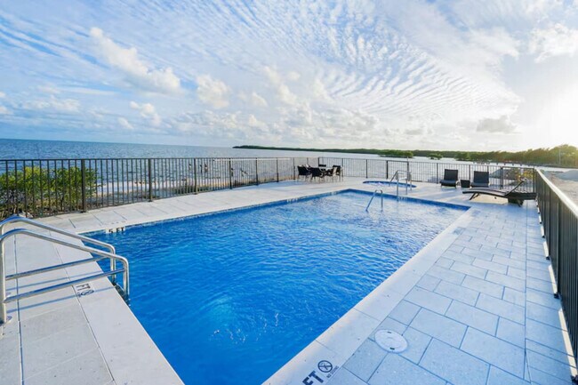 Building Photo - 99 Seaside Ave