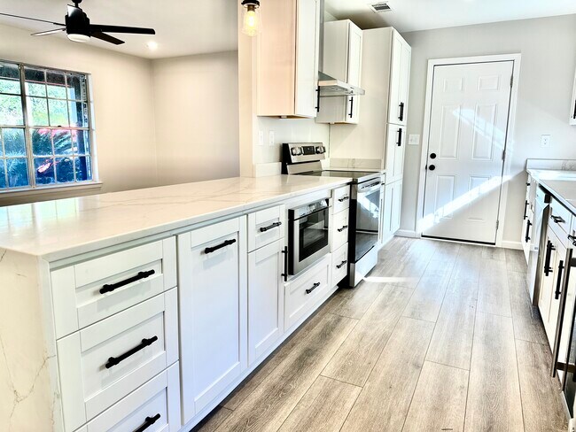 Building Photo - 7615 Long Meadow Ln