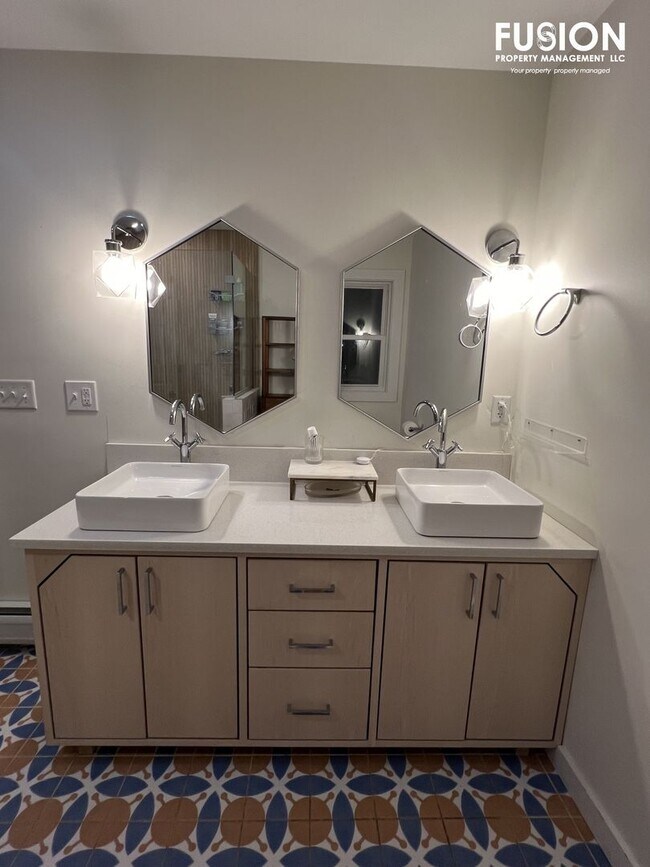 Building Photo - 2331 Oak Hill Rd