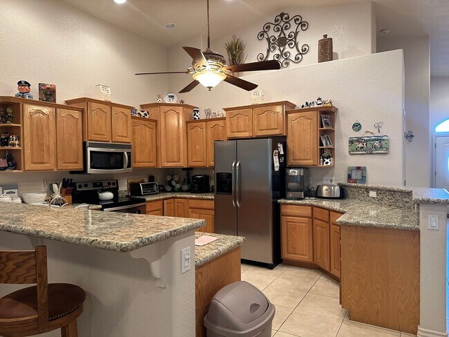 Building Photo - Fully Furnished Short-Term Rental in Fort Mohave-3BD/2BA