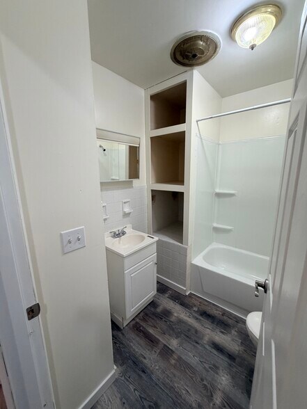 Building Photo - 113 Hope Dr