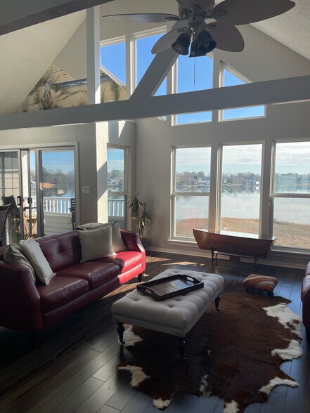 Living room - 219 Island Cove Ct