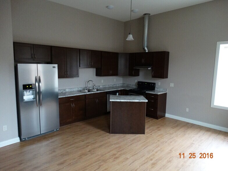 Primary Photo - 211 E 2nd St