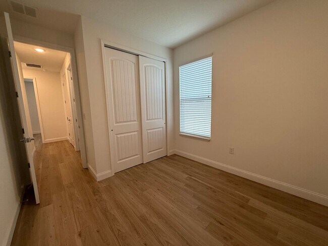 Building Photo - Beautiful 4 bedroom 2 bathroom home