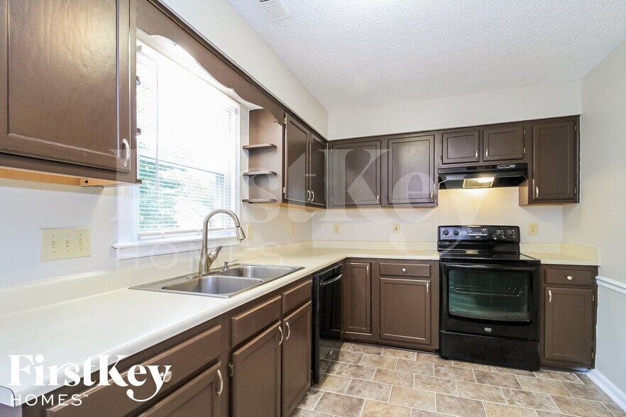 Building Photo - 5909 Running Ridge Rd