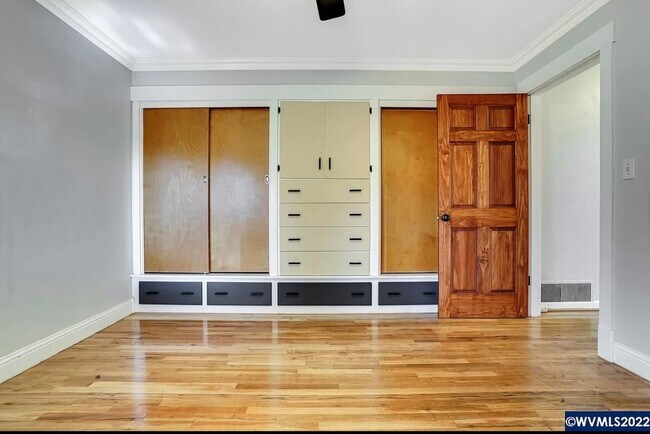 Building Photo - Available Now! 5 bedroom house with large yard and RV parking!