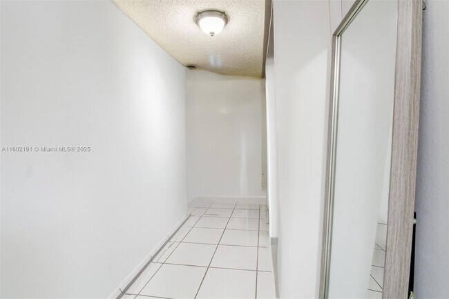 Building Photo - 13951 Kendale Lakes Cir