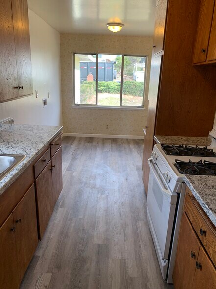 Kitchen/Mud Room w/ Washer/Dryer Hookups - 3485 Hadley Way