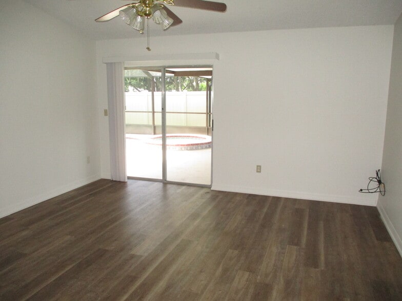 Building Photo - 3006 Annadale Cir