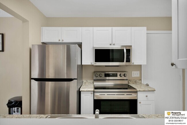 Building Photo - Cozy Kissimmee Townhouse