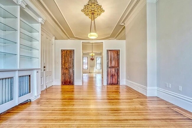 Building Photo - 654 Tremont St