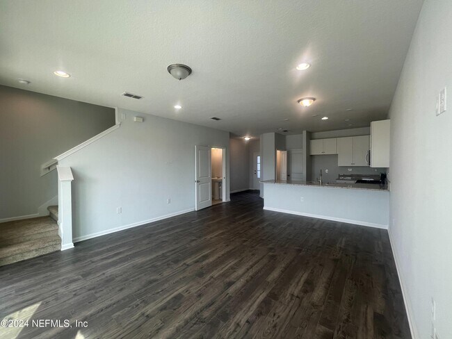Building Photo - 34 Pinebury Ln