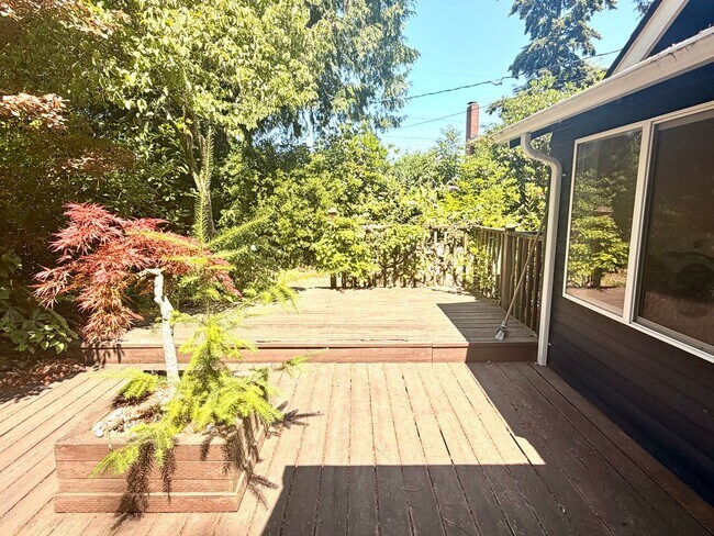 Building Photo - Beautifully Updated Craftsman in the Heart of North Tacoma