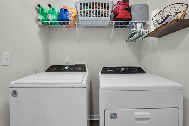 Building Photo - Bright and Airy 3-Bedroom Retreat with Deck and Corner Lot on Lady's Island!