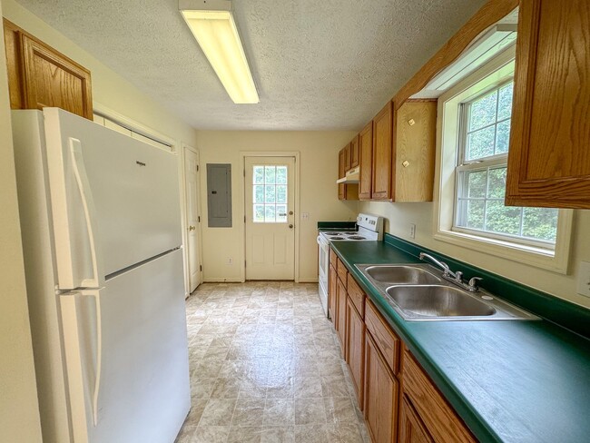 Building Photo - 3Bed/1Bath Home.