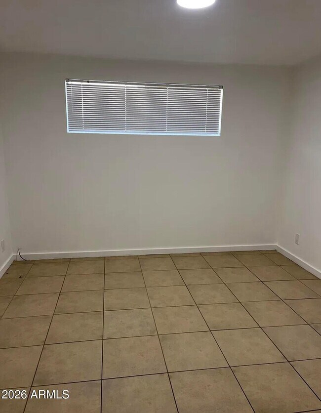 Building Photo - 604 S Bellview