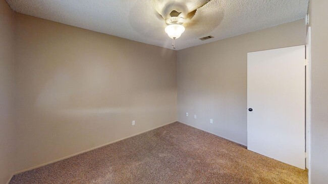 Building Photo - Yucaipa 2bedroom 1 bath apartment