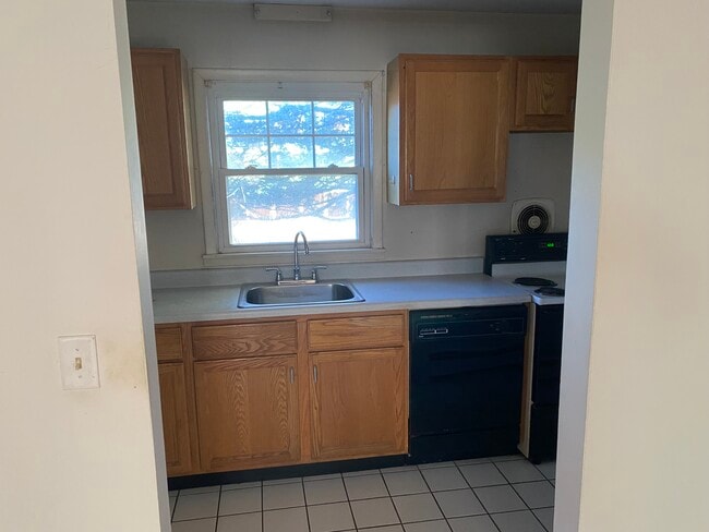 Building Photo - 136 S Chestnut St