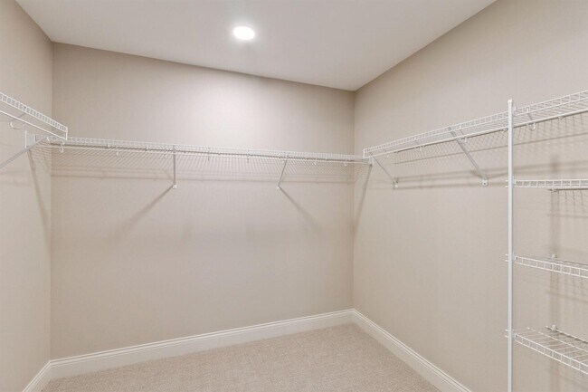 Building Photo - 2103 Lacey Dr