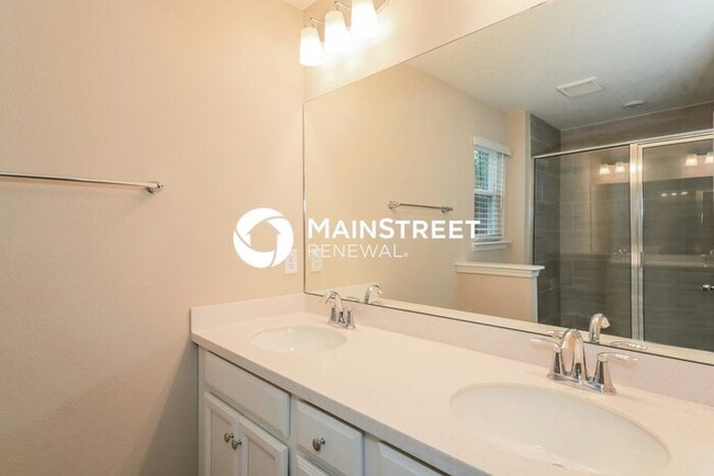 Building Photo - 3 Bedroom Pet-Friendly Home in Jacksonville, FL with Main Street Renewal