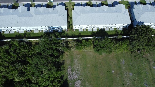 Building Photo - 560 Salisbury Cir