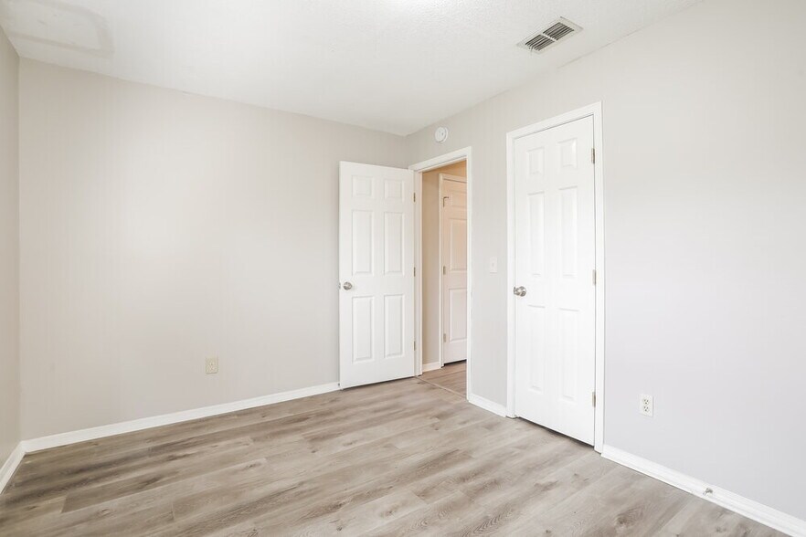 Building Photo - 5966 Lazy Meadow Ct