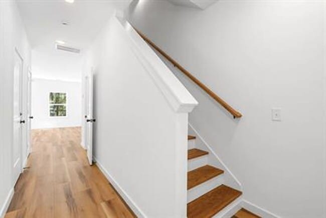 Building Photo - 3/2.5 Townhome Centrally Located in Greenv...