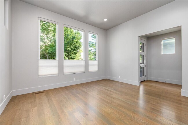 Building Photo - 2758 S Honeycomb Way