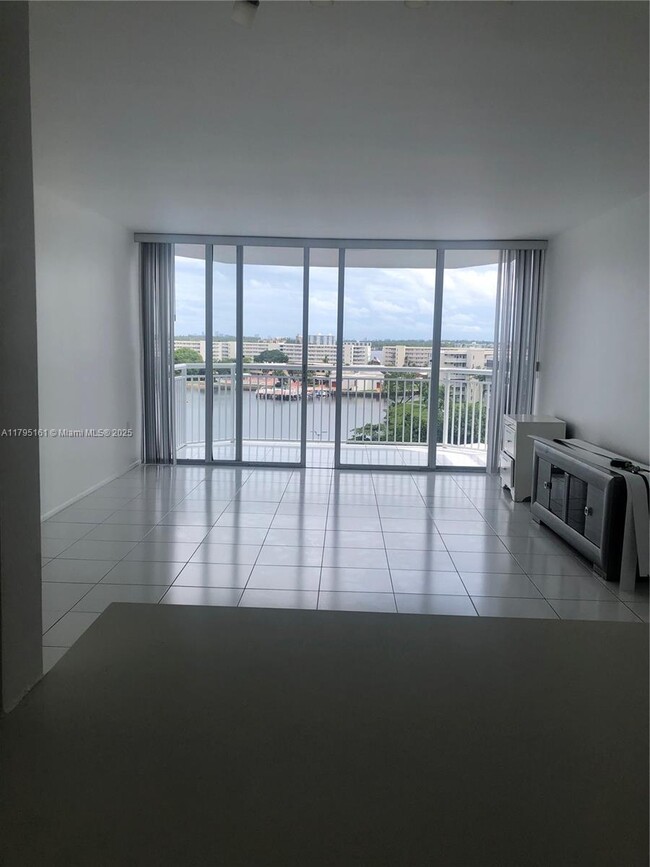 Building Photo - 18081 Biscayne Blvd